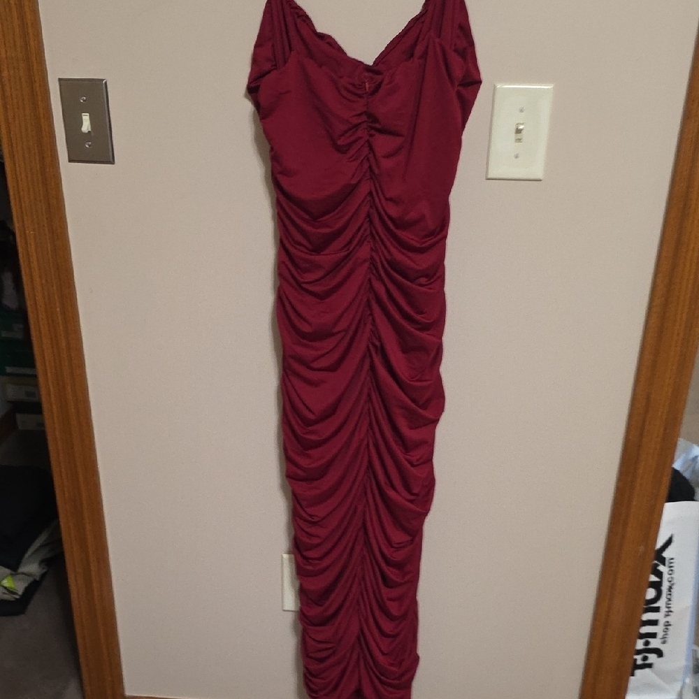 Chic Strapless Burgundy Dress - Picture 3 of 8